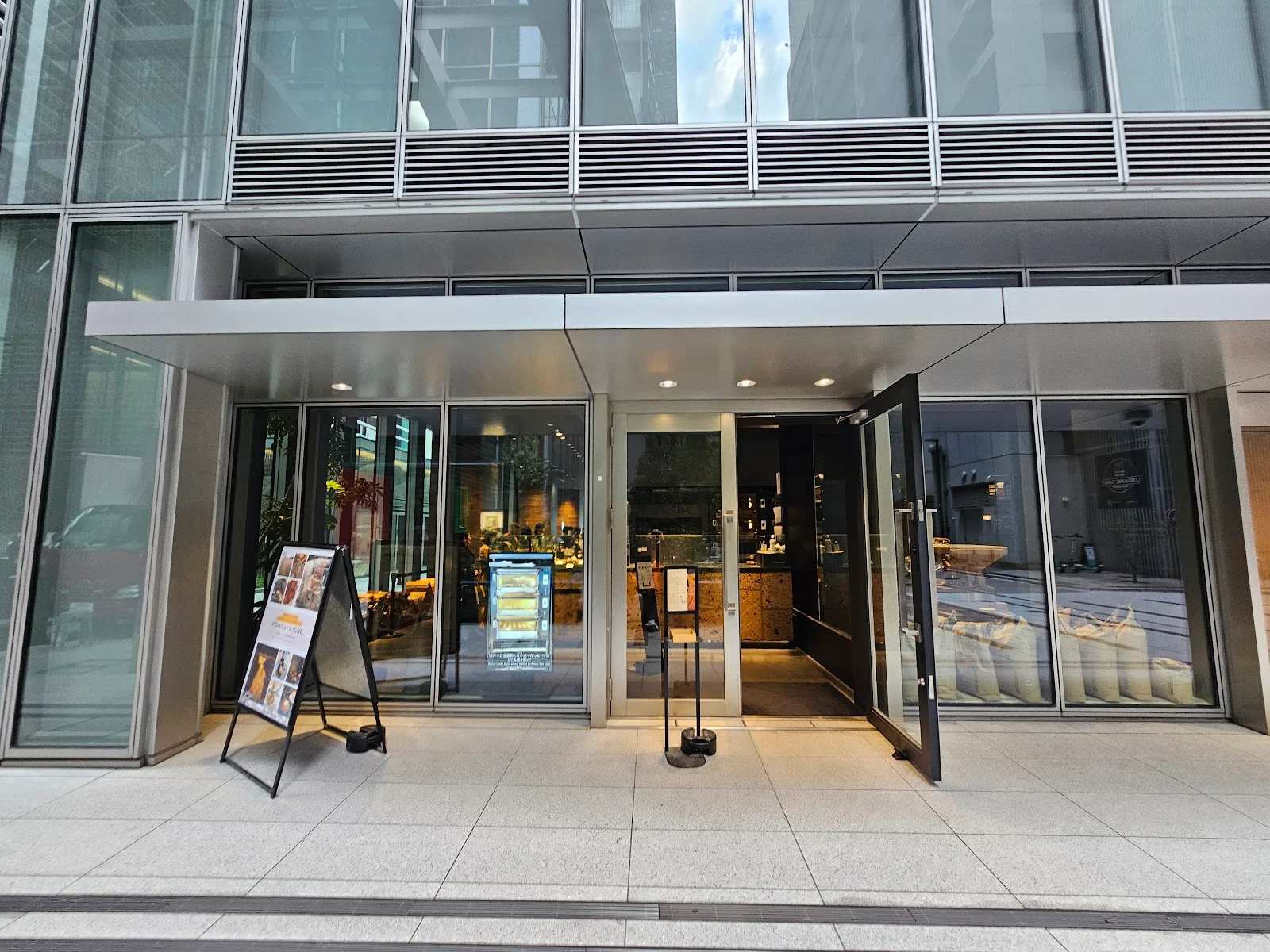 ポワン·エ·リーニュ 東京ミッドタウン八重洲店